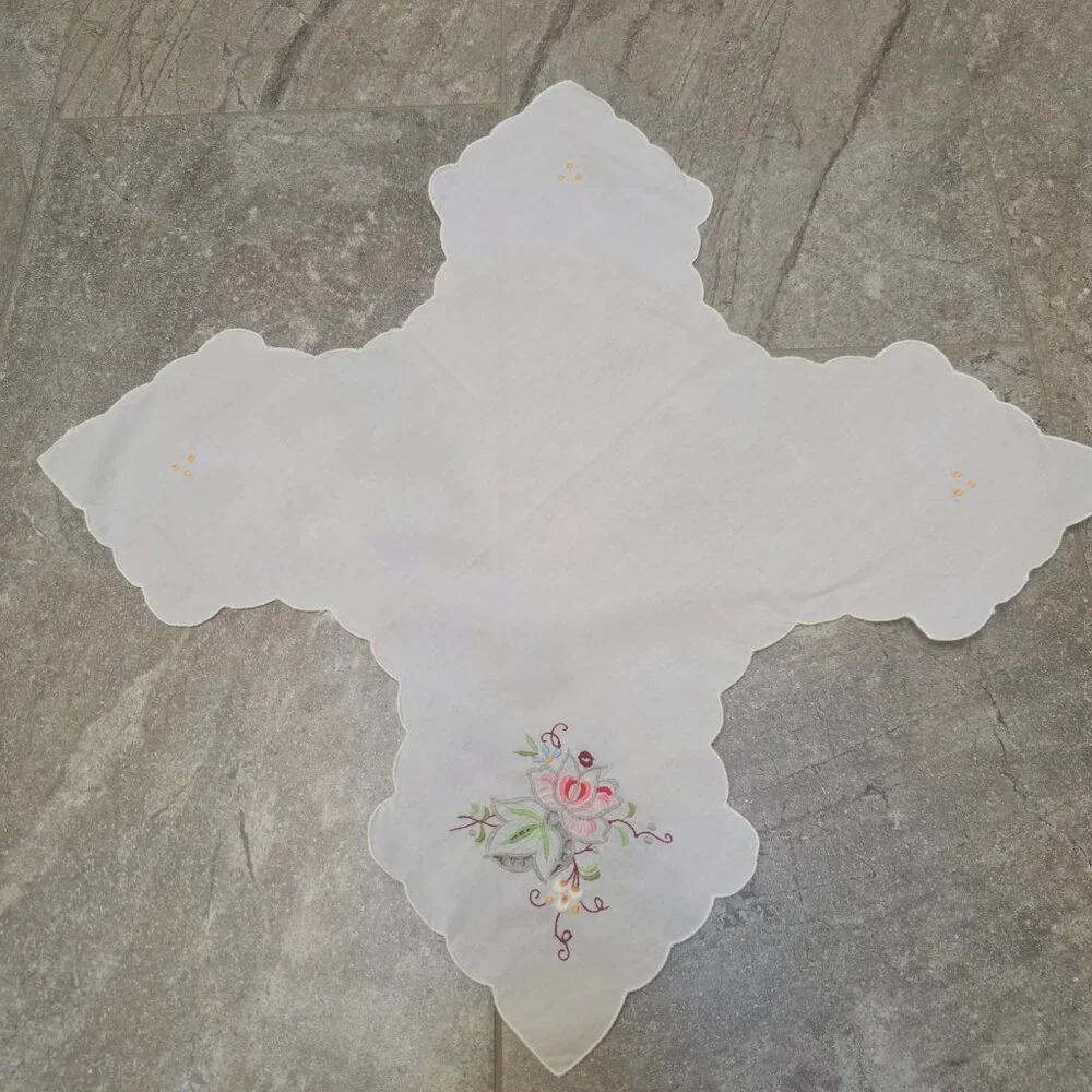 Vintage Appliqué & Embroidery Linen Bread Basket Liners flowers